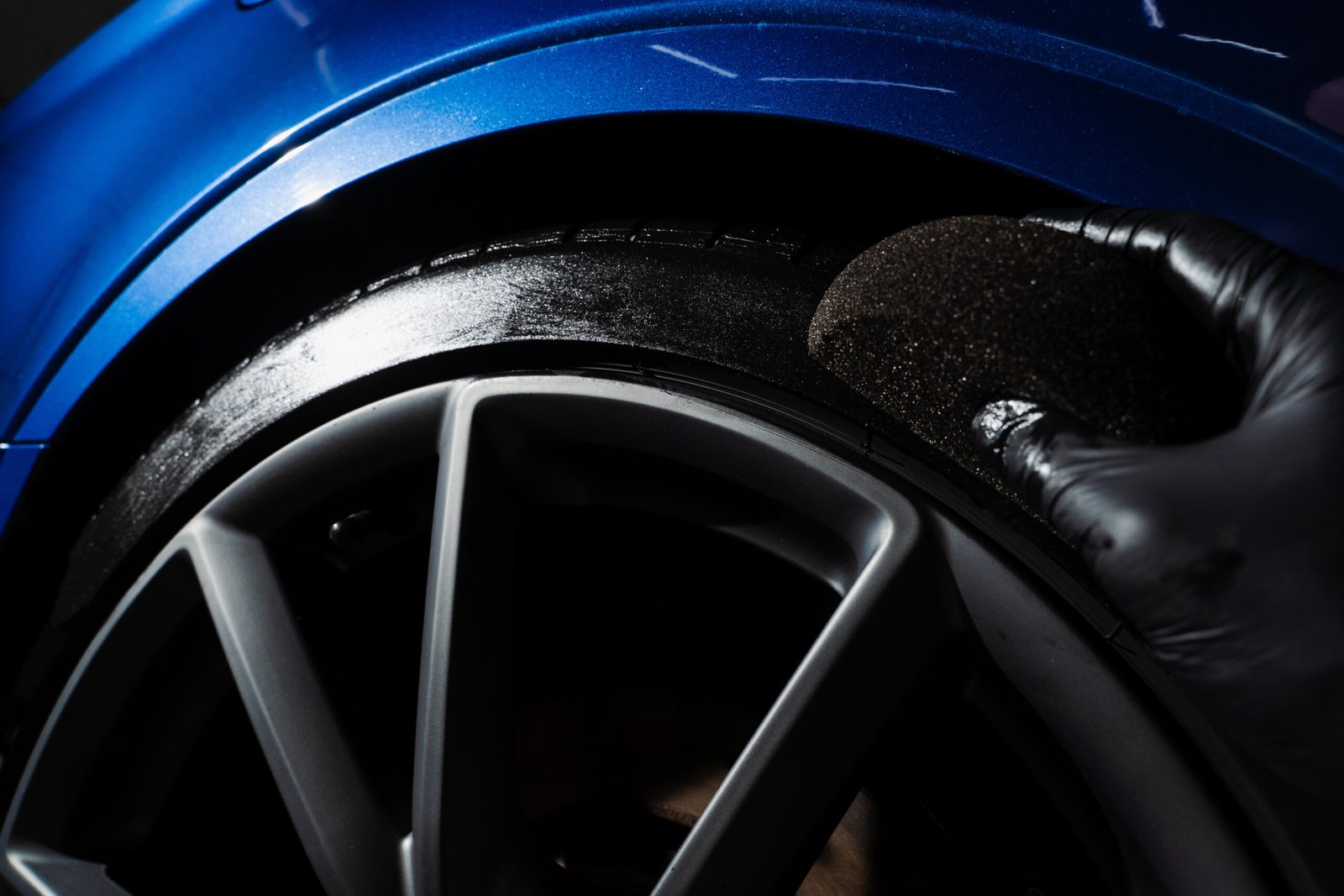 wheel-tires-blackening-car-using-sponge-with-chemical-blackening-rubber-detailing-auto-service-scaled.jpg